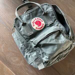 FJALLRAVEN KANKEN Mini Backpack Dark gray/green